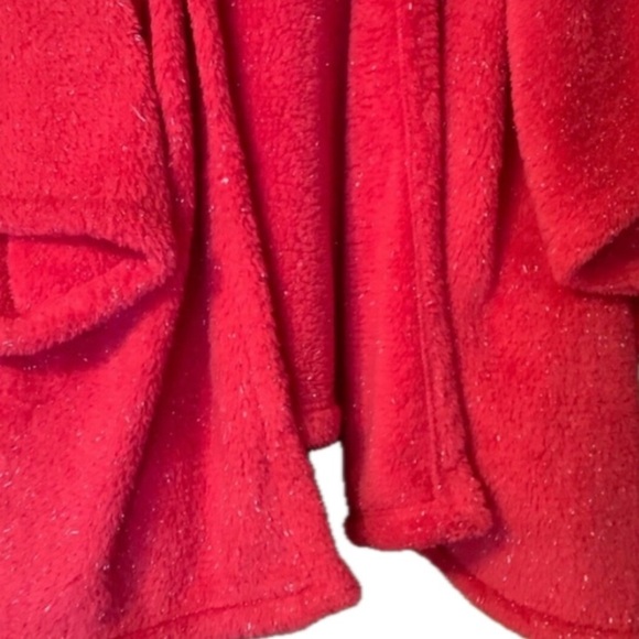 🆕 NWT - LAUNDRY by SHELLI SEGAL Red with Silver Metallic Hooded House Coat/Cape - Picture 3 of 9